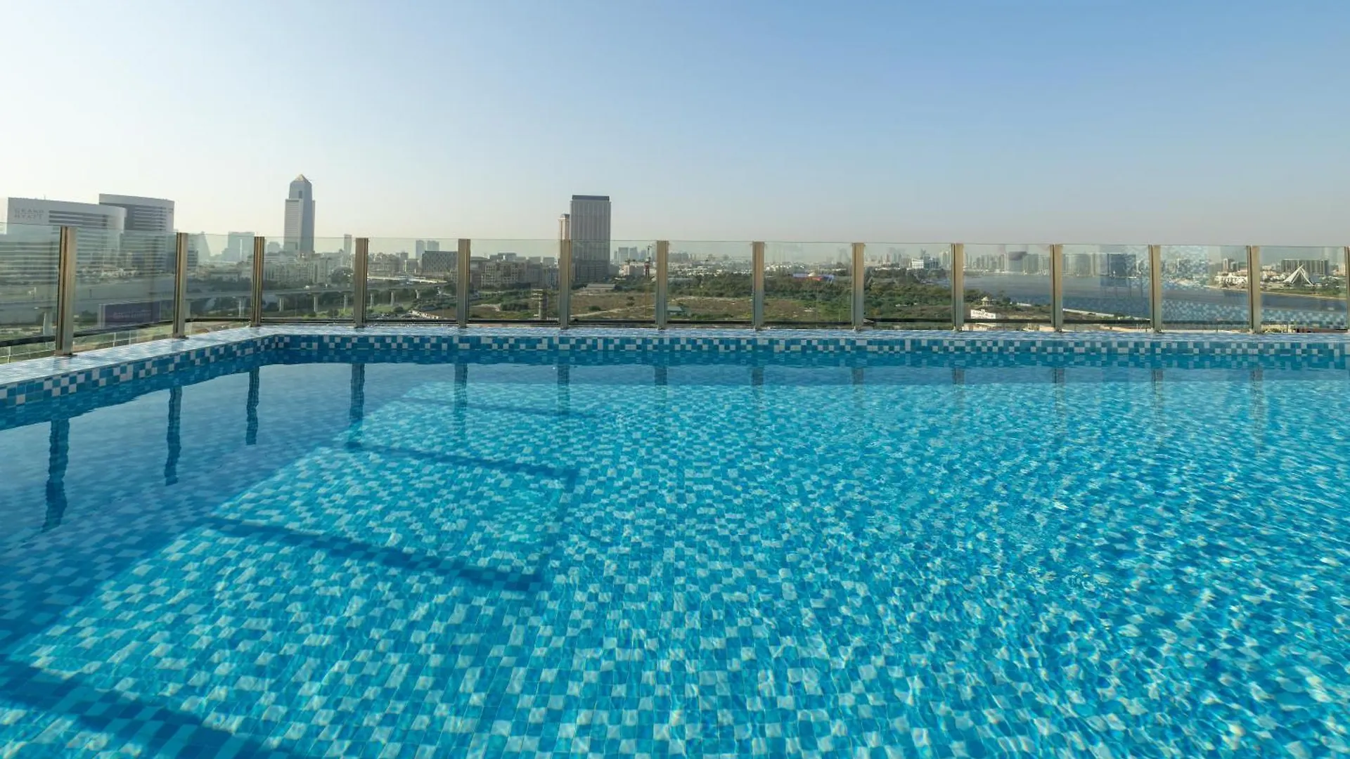 Waves - Elegant 1Br Near Metro & Dubai Creek Harbour Lägenhet 0*,  Förenade Arabemiraten