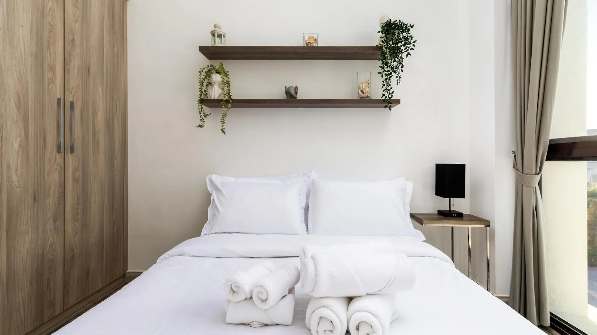 Waves - Elegant 1Br Near Metro & Dubai Creek Harbour Lägenhet Förenade Arabemiraten